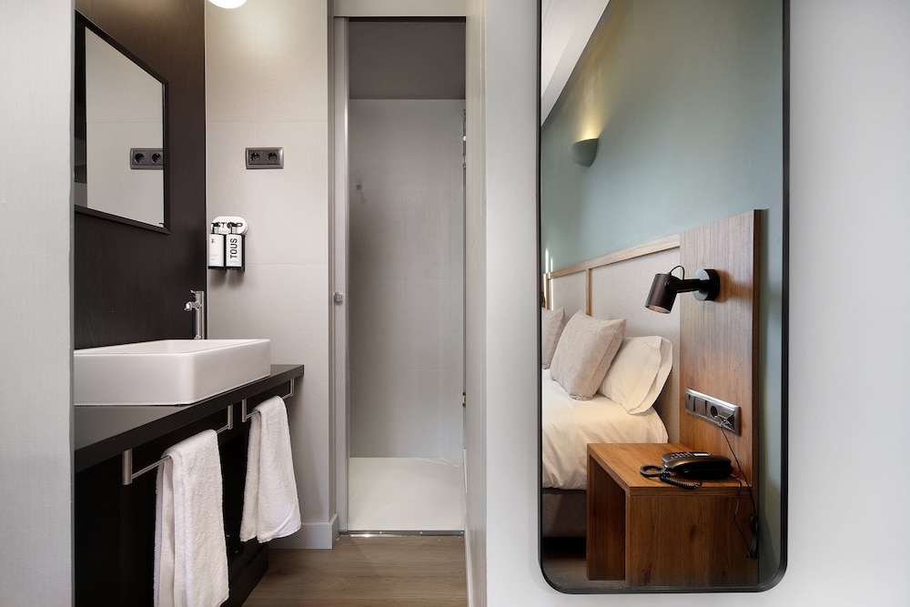 WILSON BOUTIQUE HOTEL 63/64