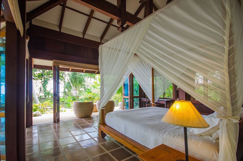 3 BEDROOMS, LUXURY, VILLA, BEACH FRONT, OCEAN VIEW