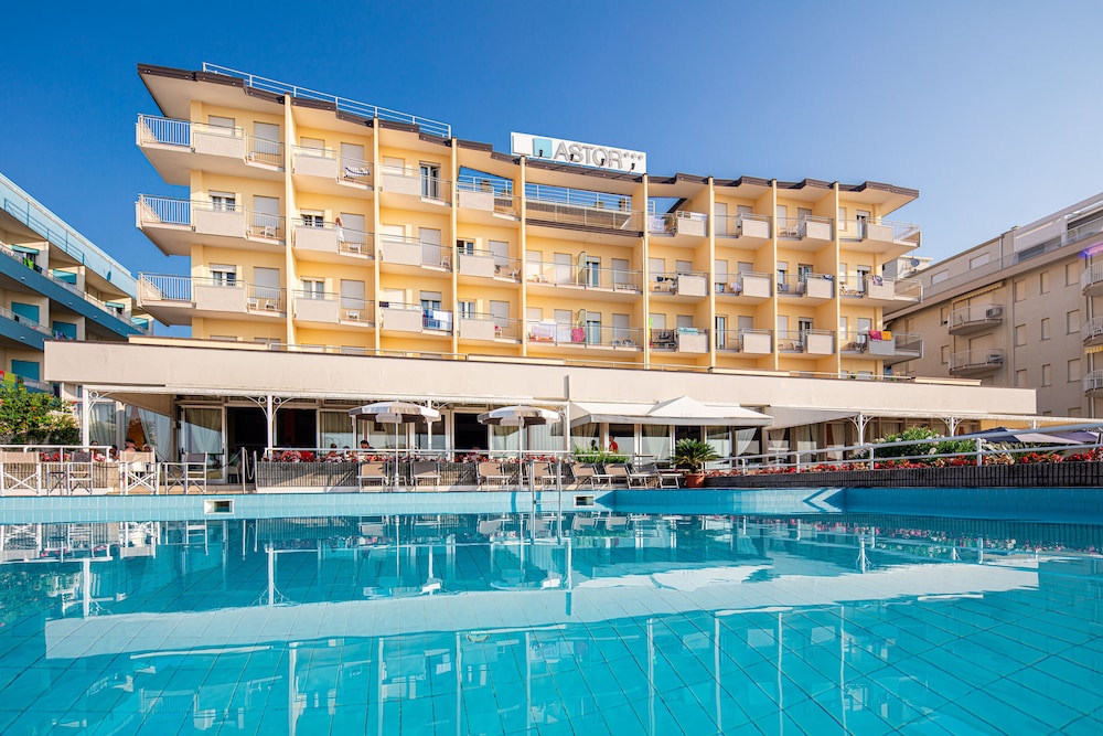 Astor Hotel 2/42