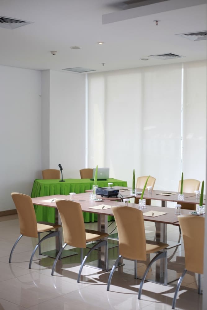 Whiz Hotel Cikini 59/62