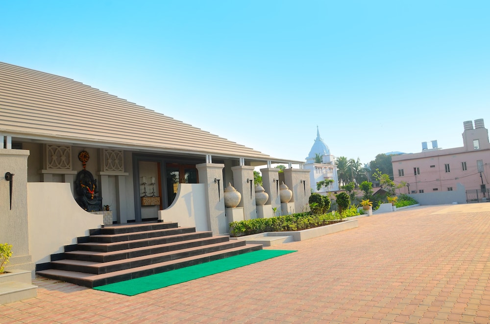 Pramod Convention & Beach Resort 39/46