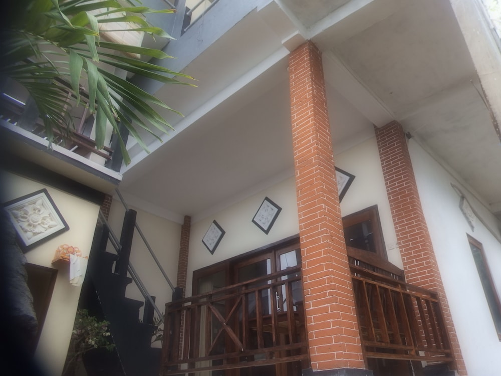 Bukit Indah Home Stay 1/50