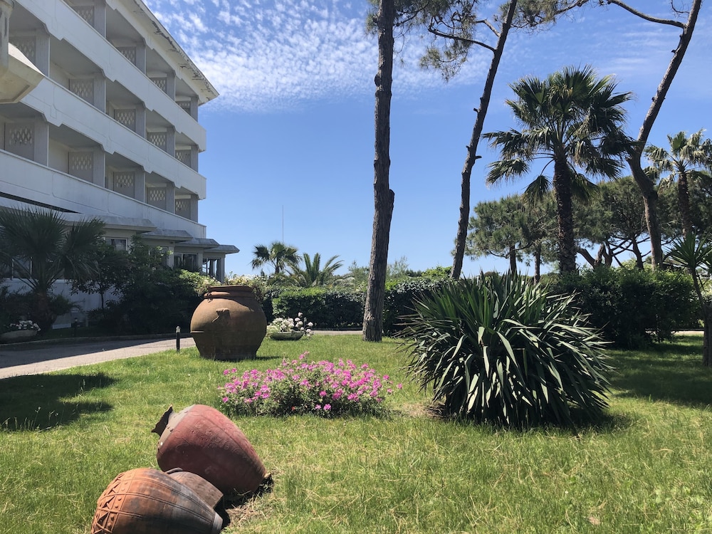 Domizia Palace Hotel 58/62