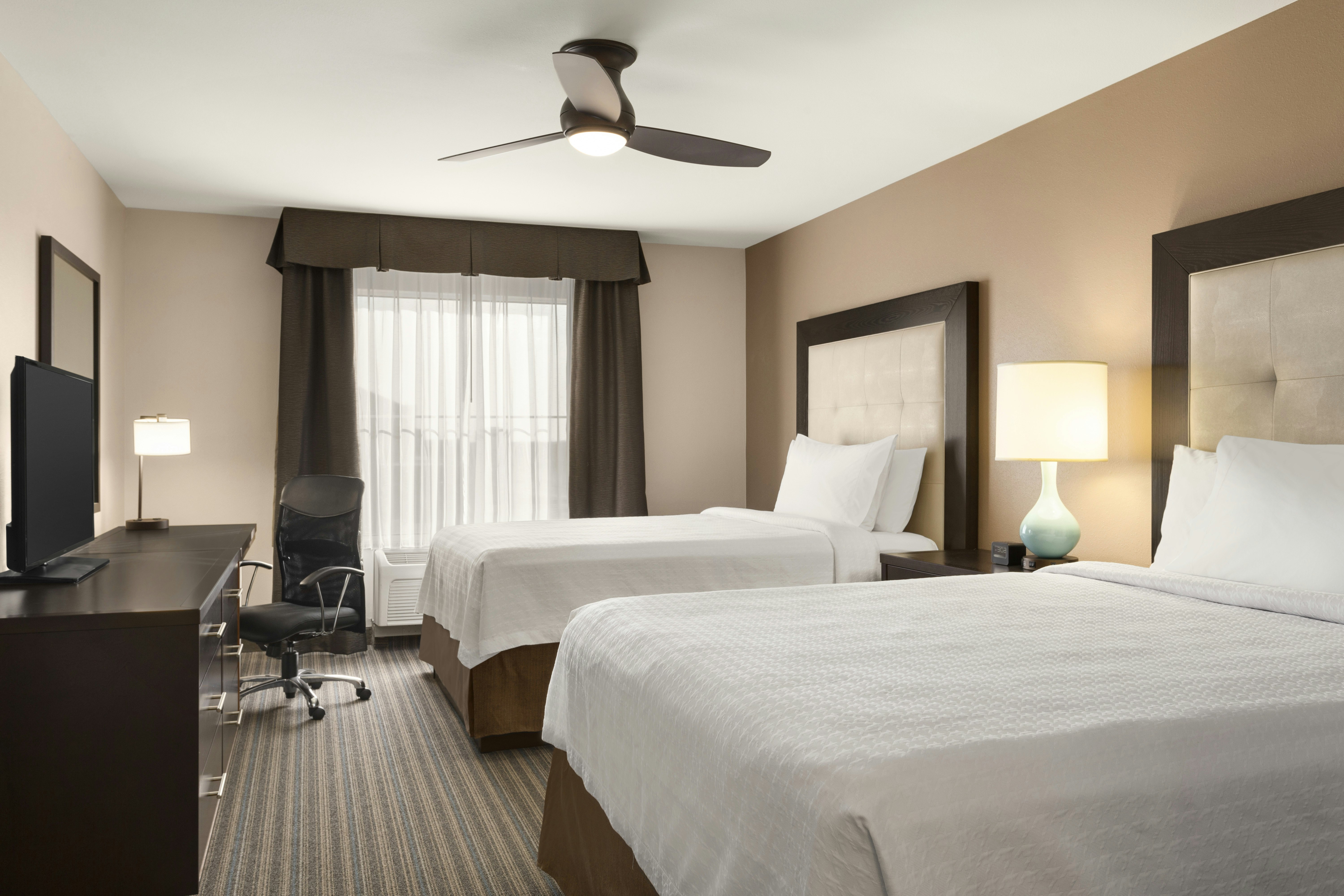2 Bedrooms, Suite, King Bed, 2 Queen Beds, 2 Bathrooms