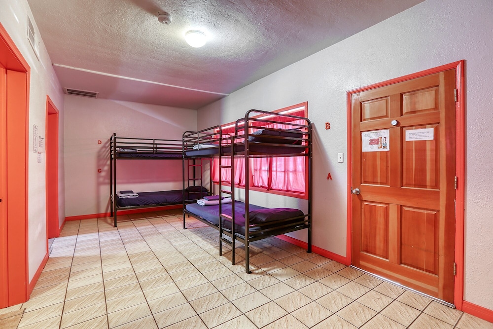 Sin City Hostel 29/50