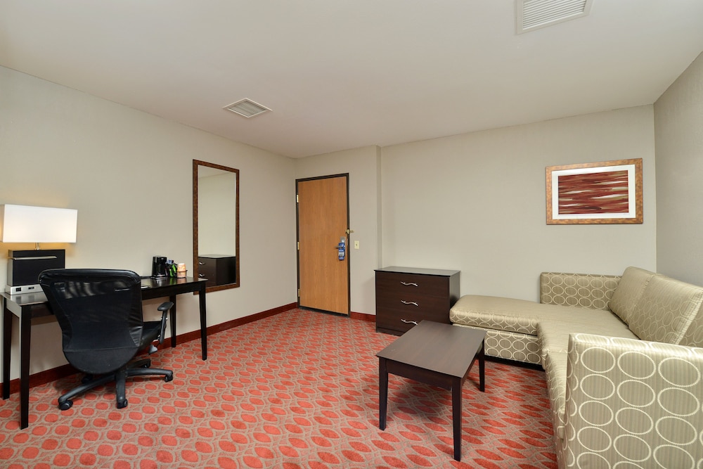 Baymont by Wyndham Brooklyn Center 30/40