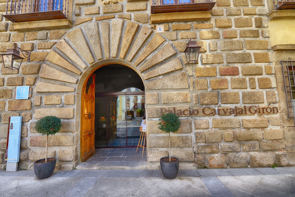 Rusticae Palacio Carvajal Giron 38/63