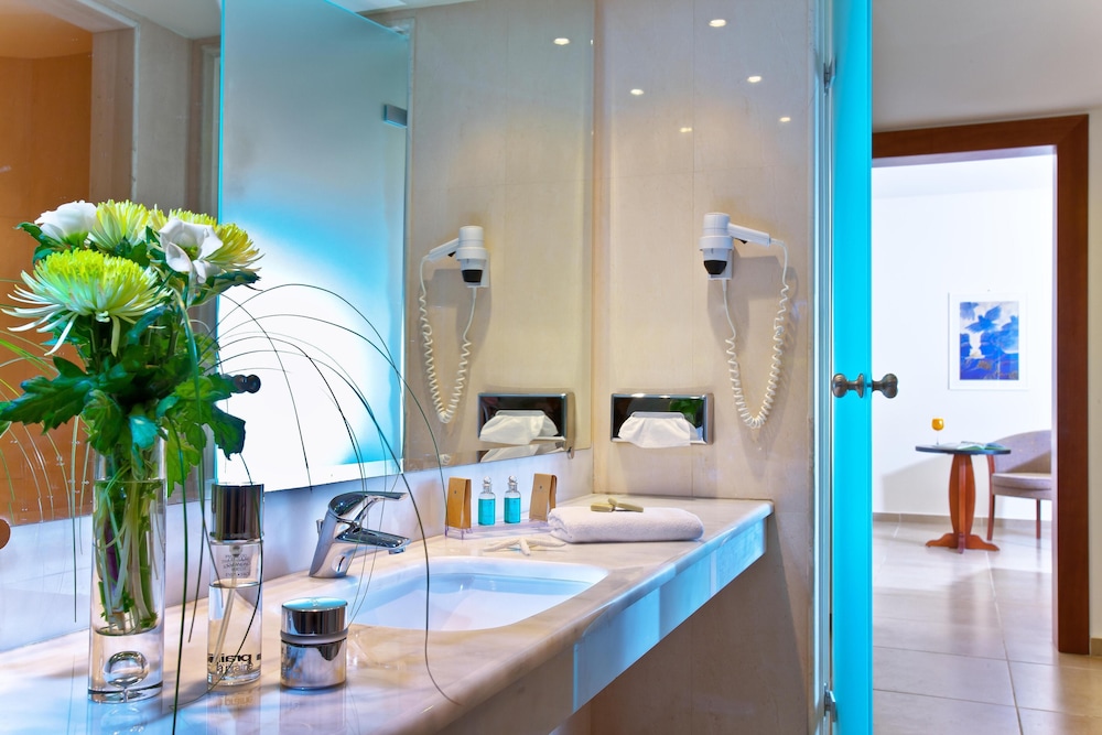 Apollonia Beach Resort and Spa 10/77