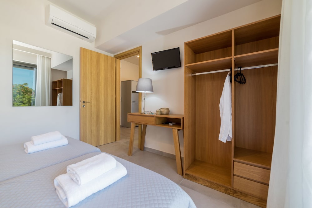 Lemonia Accommodations 14/50