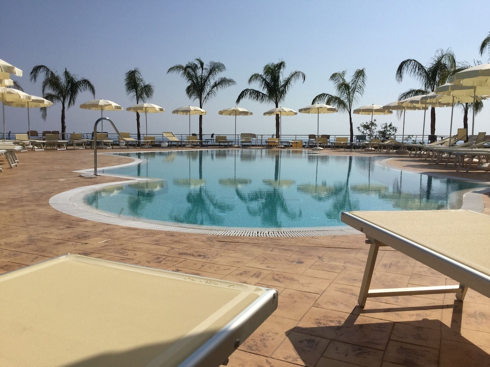 Blue Bay Resort 10/72