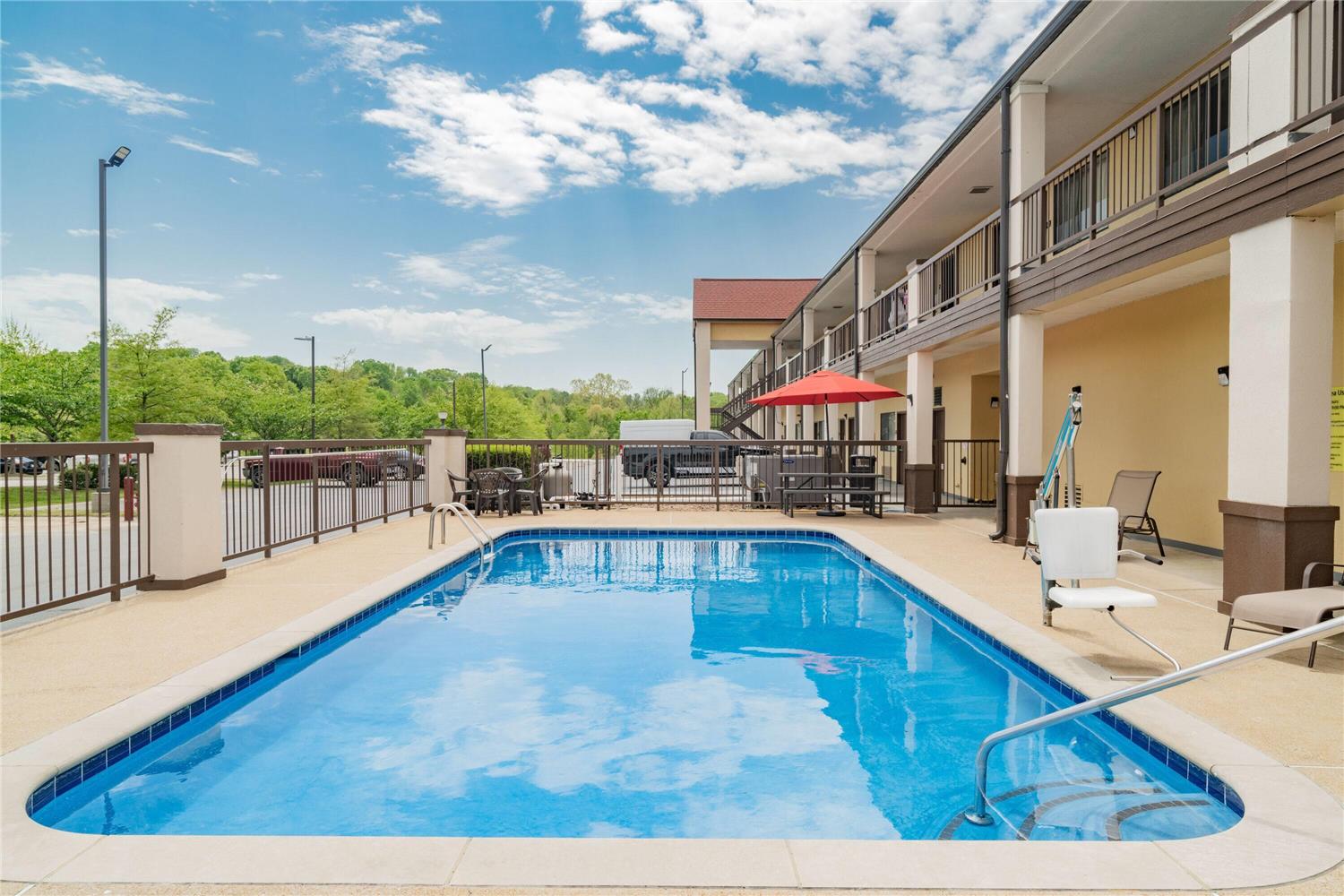 Super 8 by Wyndham Columbia 9/16