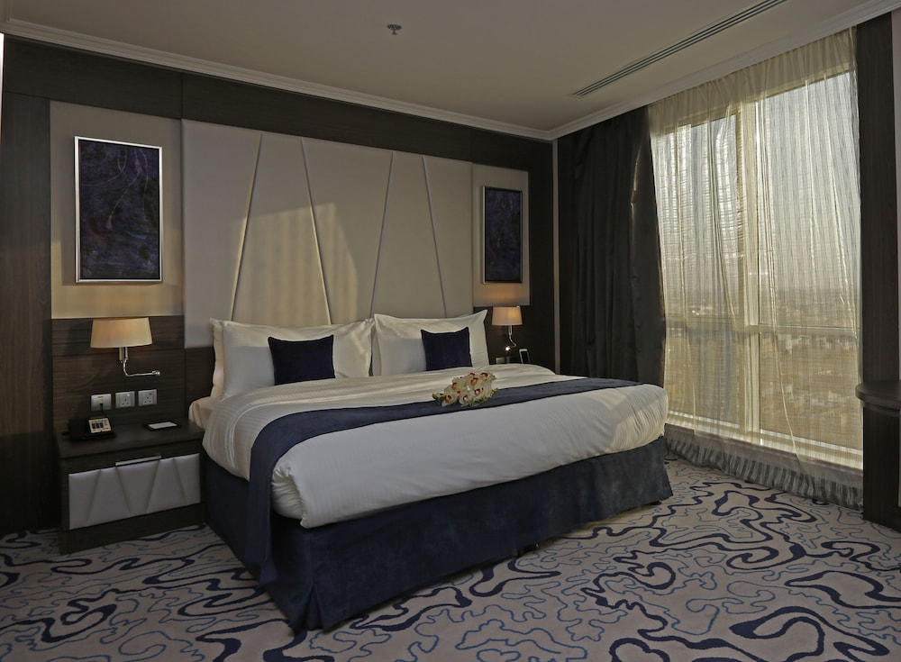 EXECUTIVE, KING BED