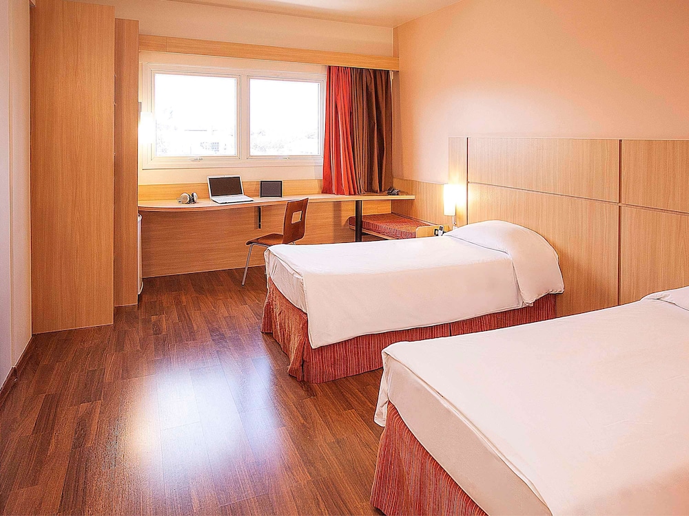 Ibis Uberlandia 37/56