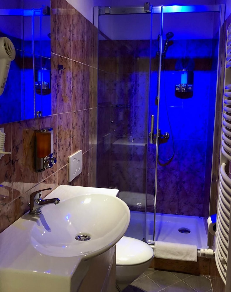Dolce Vita Suites Hotel 43/48