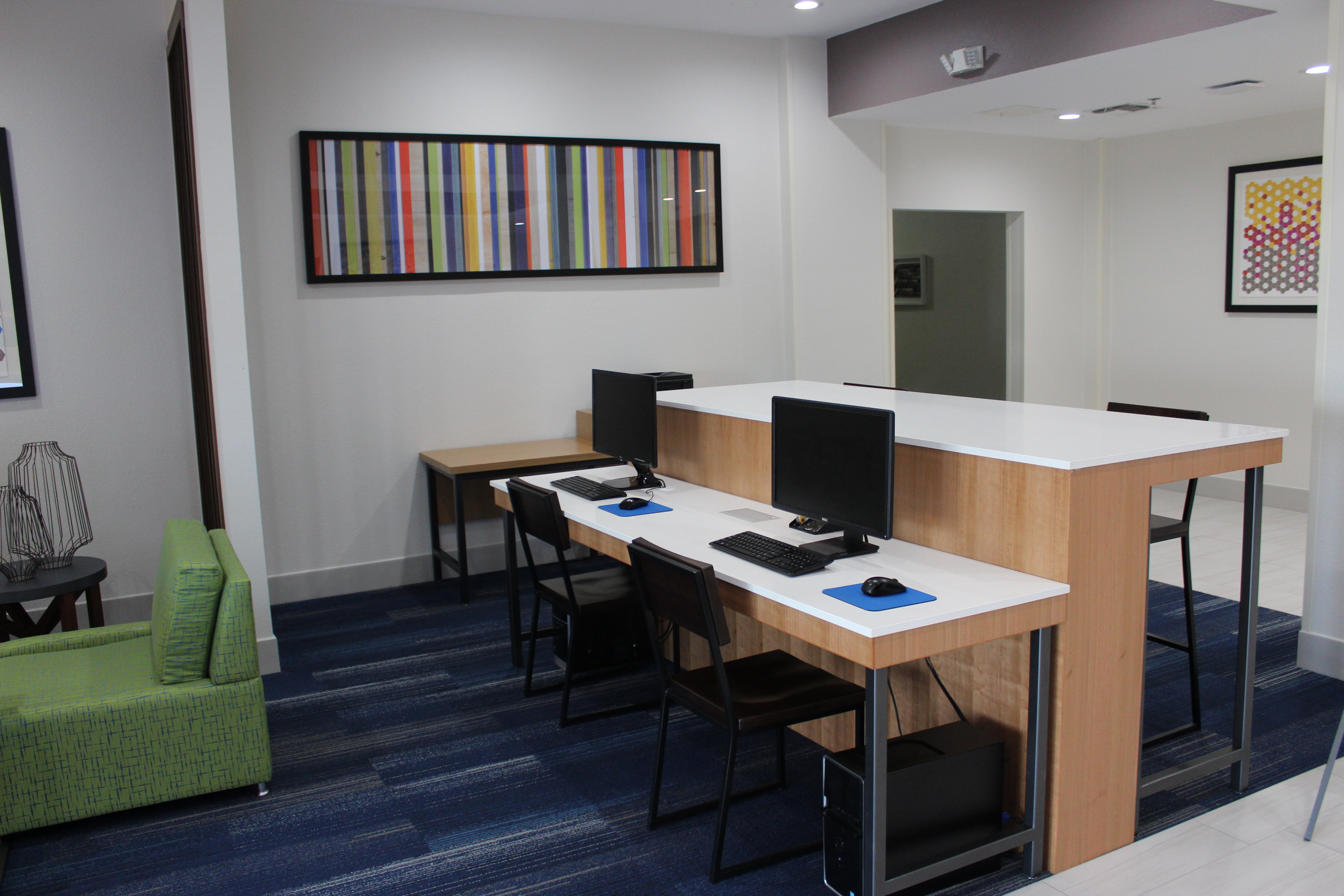 Holiday Inn Express Hotel and Suites Mansfield 44/52