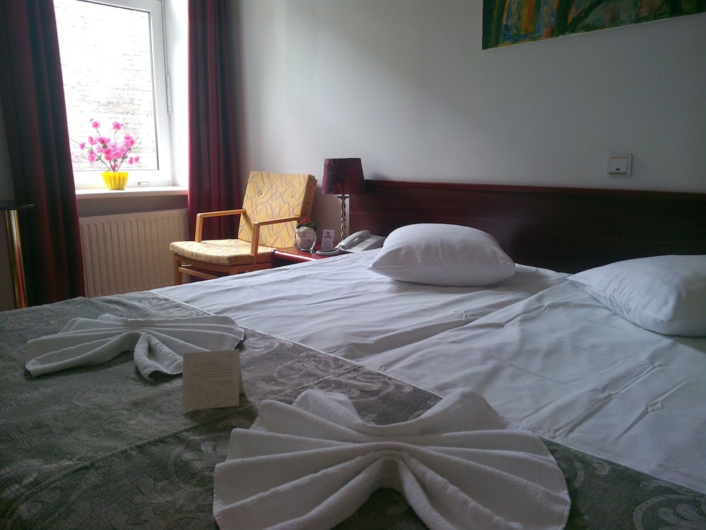 A1 Hotel 8/51