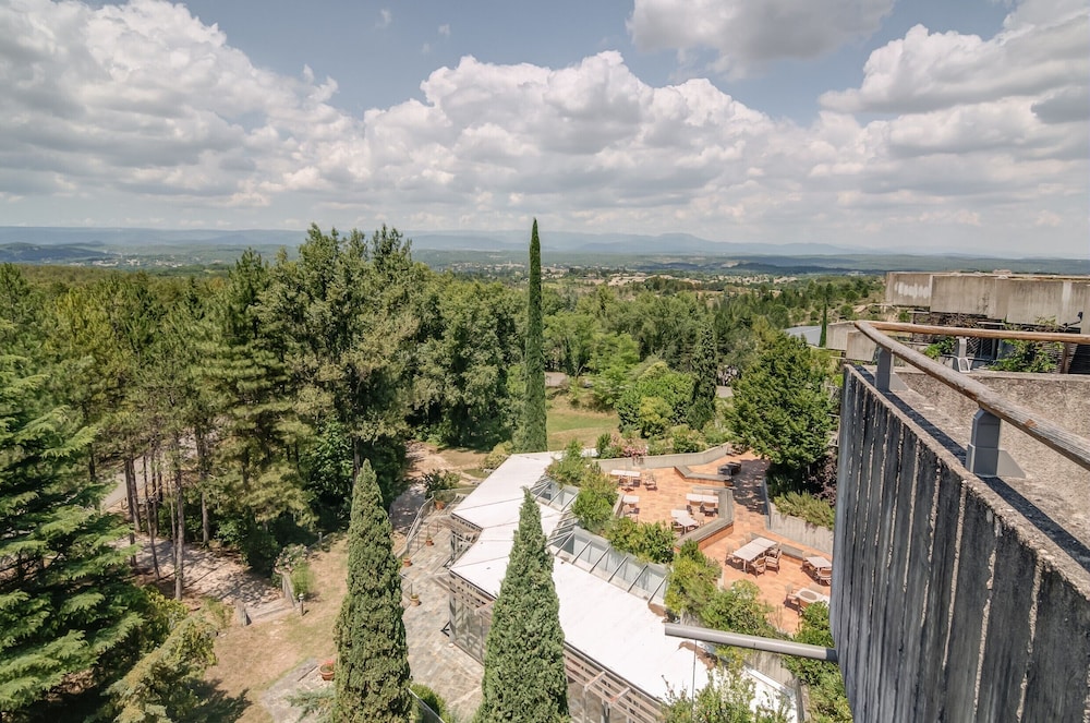 SOWELL HOTELS Ardeche 43/50