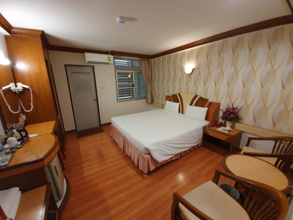 Sakol Hotel 32/65