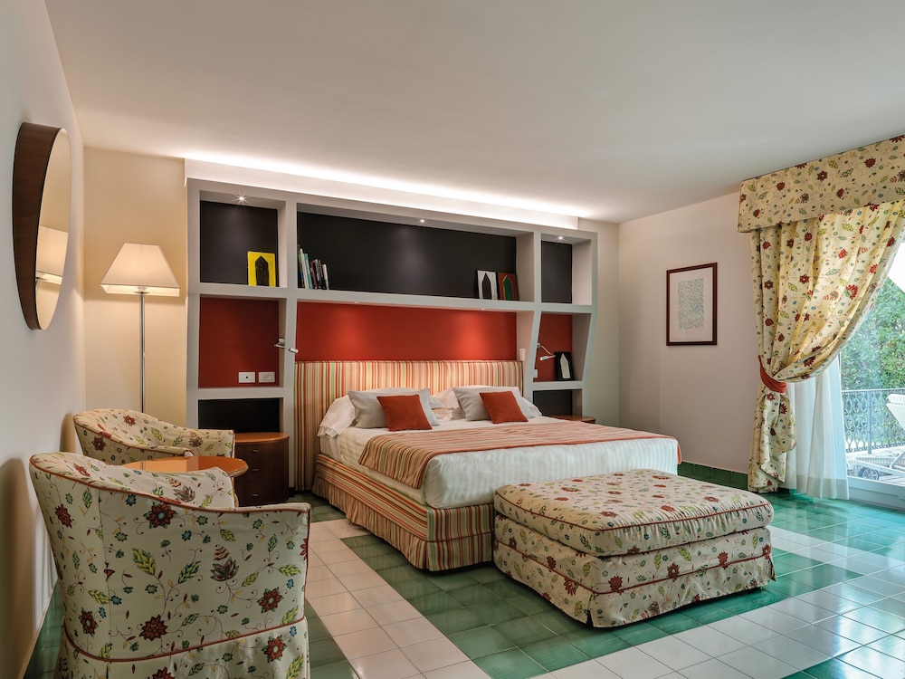 Hermitage Hotel And Resort 13/79