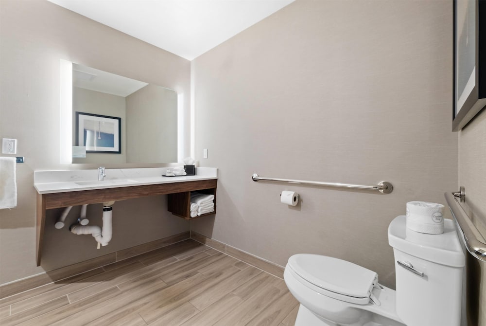 La Quinta Inn & Suites by Wyndham Santa Cruz 42/47