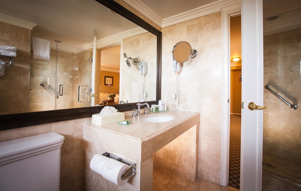 Best Western Plus Sunset Plaza Hotel 35/83