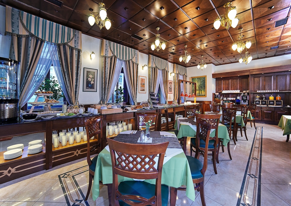 Green Garden Hotel 52/64