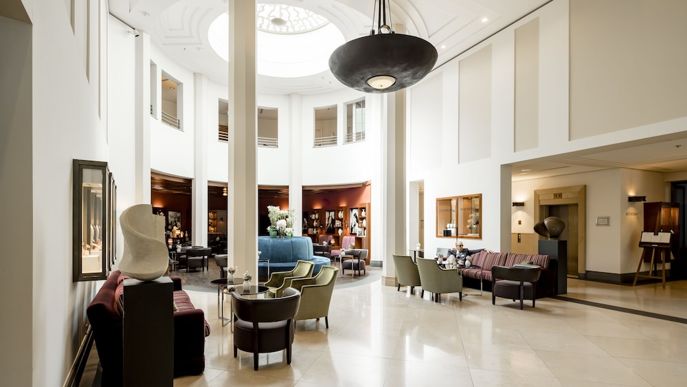 ROCCO FORTE THE CHARLES HOTEL 58/64