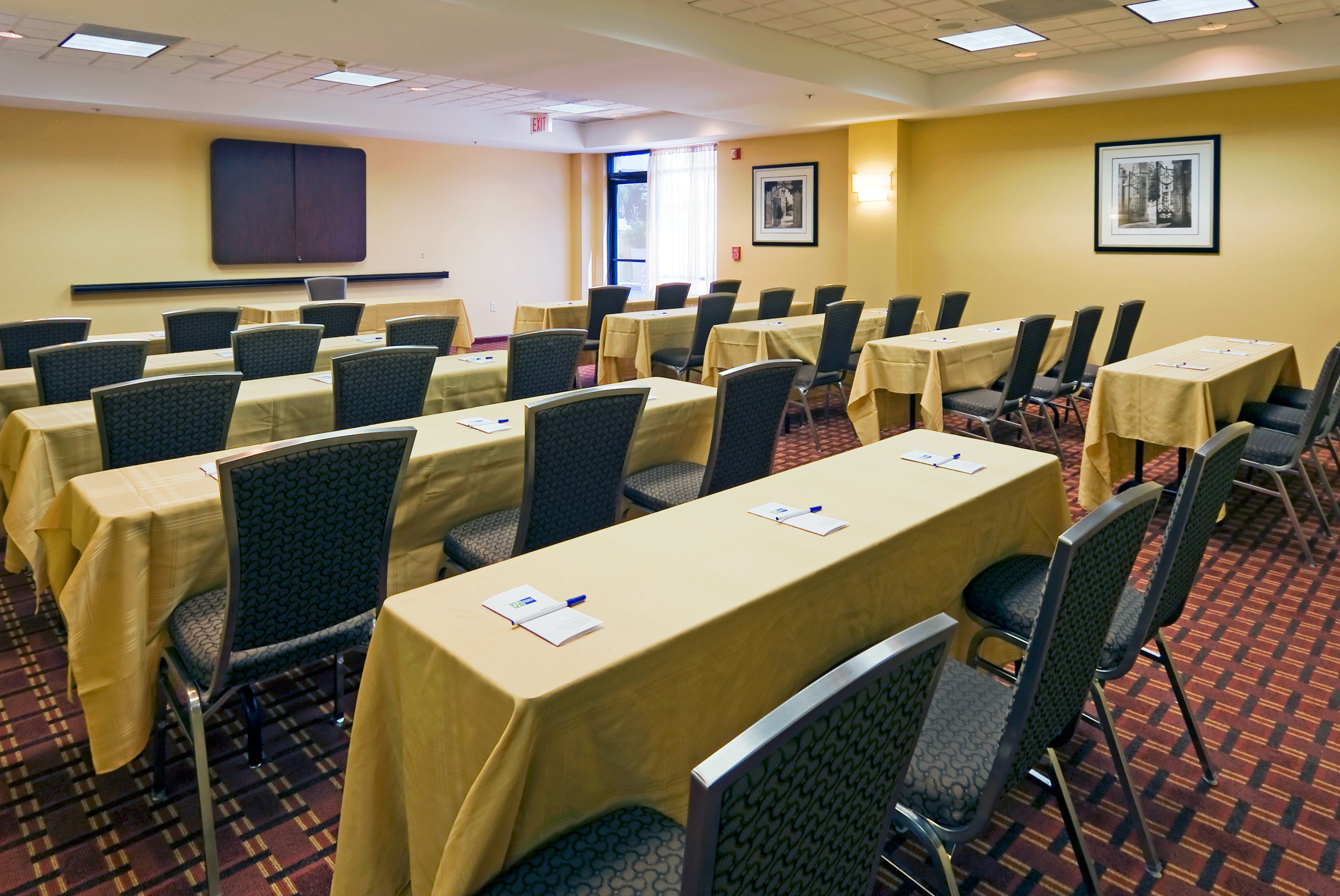 Holiday Inn Express And Suites Kendall East Miami 32/45