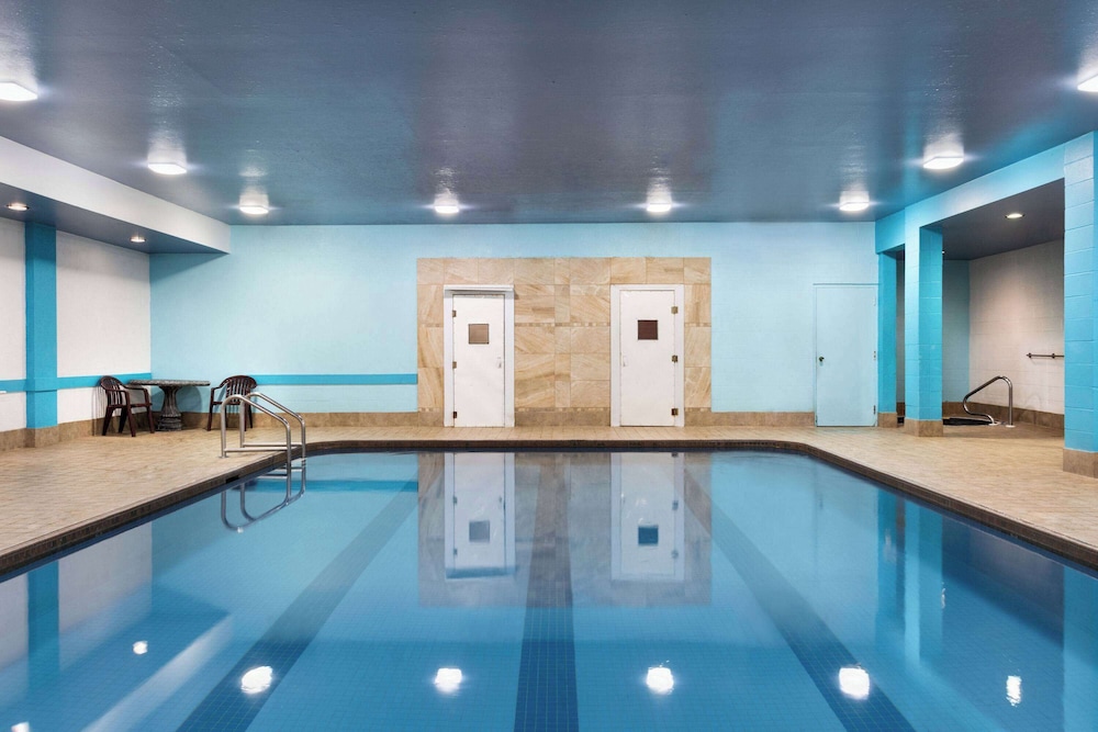 Travelodge By Wyndham Simcoe 17/50