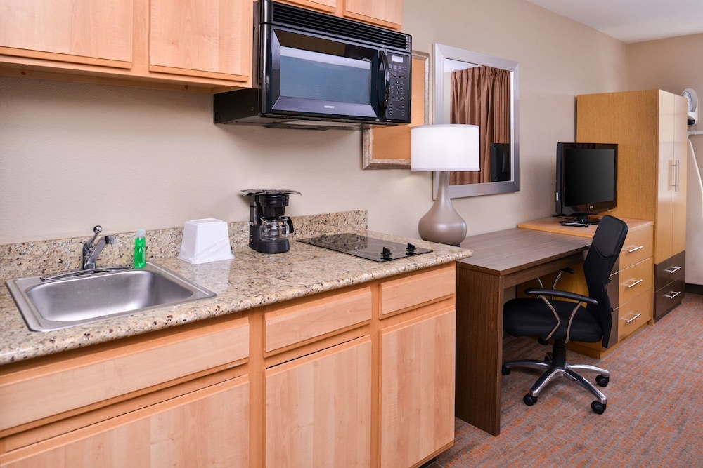 Studio6 Lenexa, KS - Overland Park 36/53