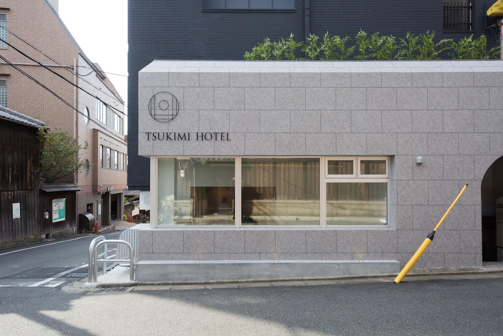 Tsukimi Hotel 39/46