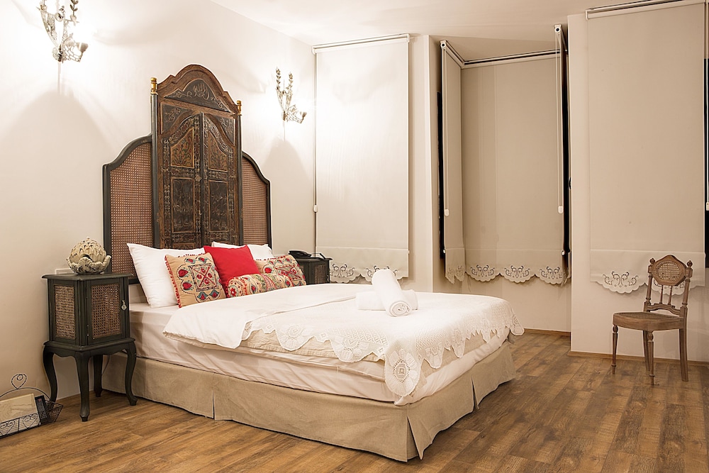 Oriella Hotel 4/40