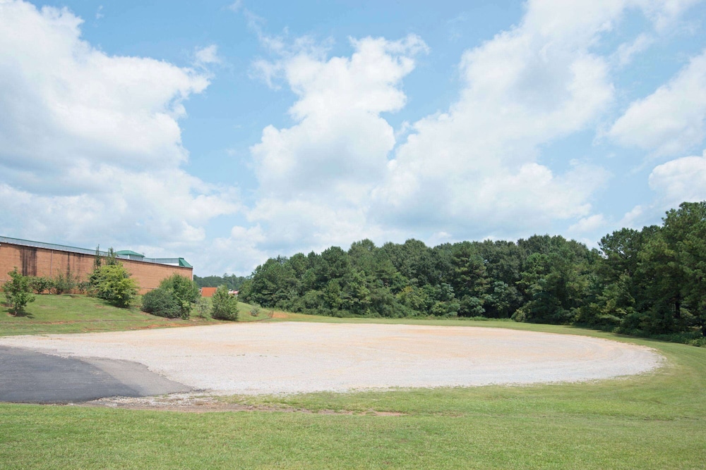 Days Inn by Wyndham Greenville AL 26/33