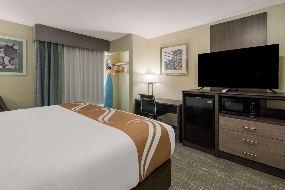 Quality Inn and Suites Roanoke Fort Worth North TX 23/46