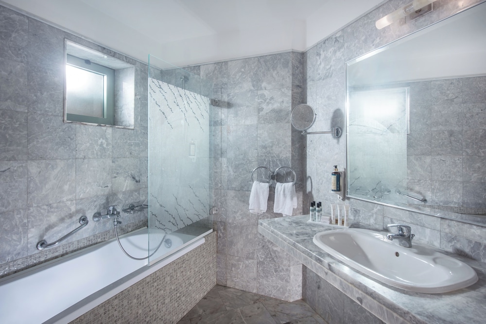 2 BEDROOMS, FAMILY, GARDEN VIEW