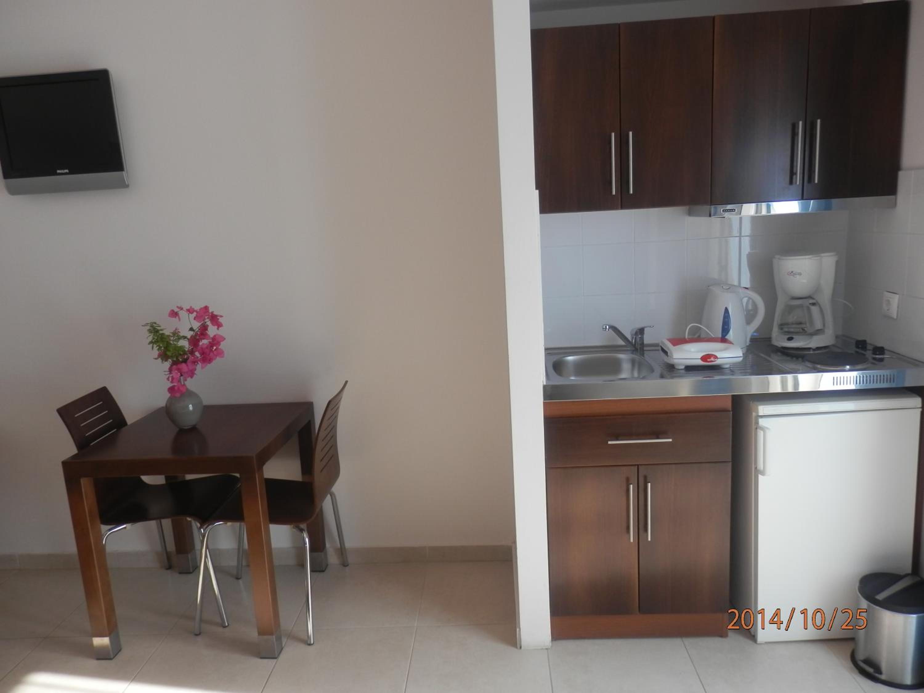 Glaros Hotel 14/63
