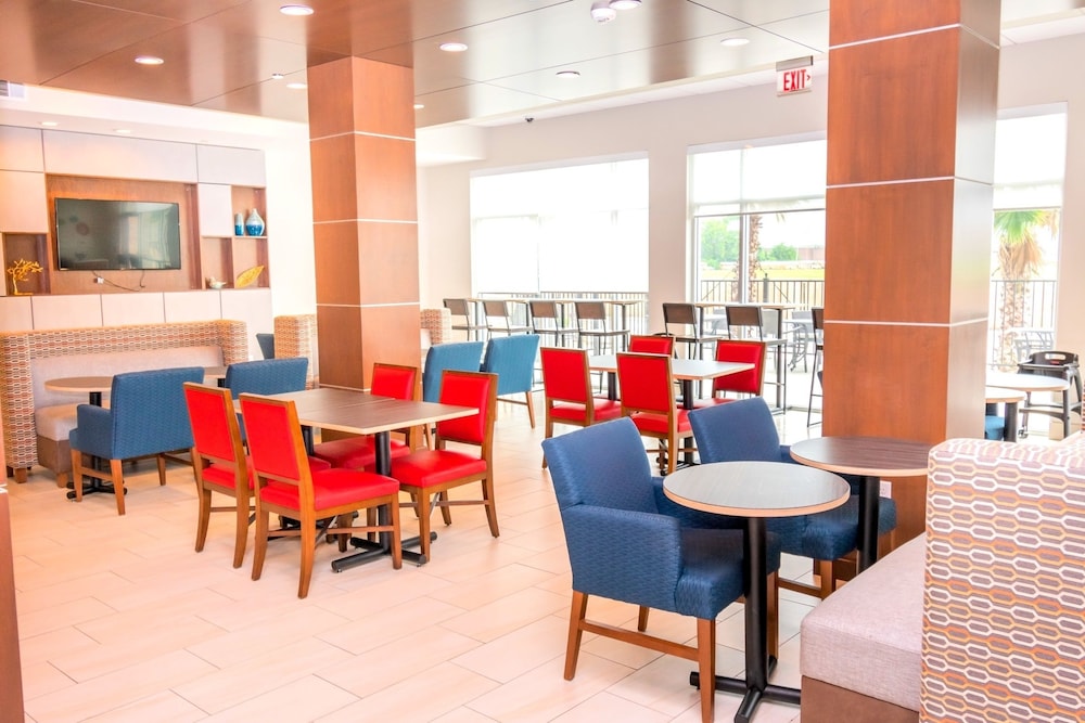 Holiday Inn Express Suites Houston Iah Beltway 8 53/65