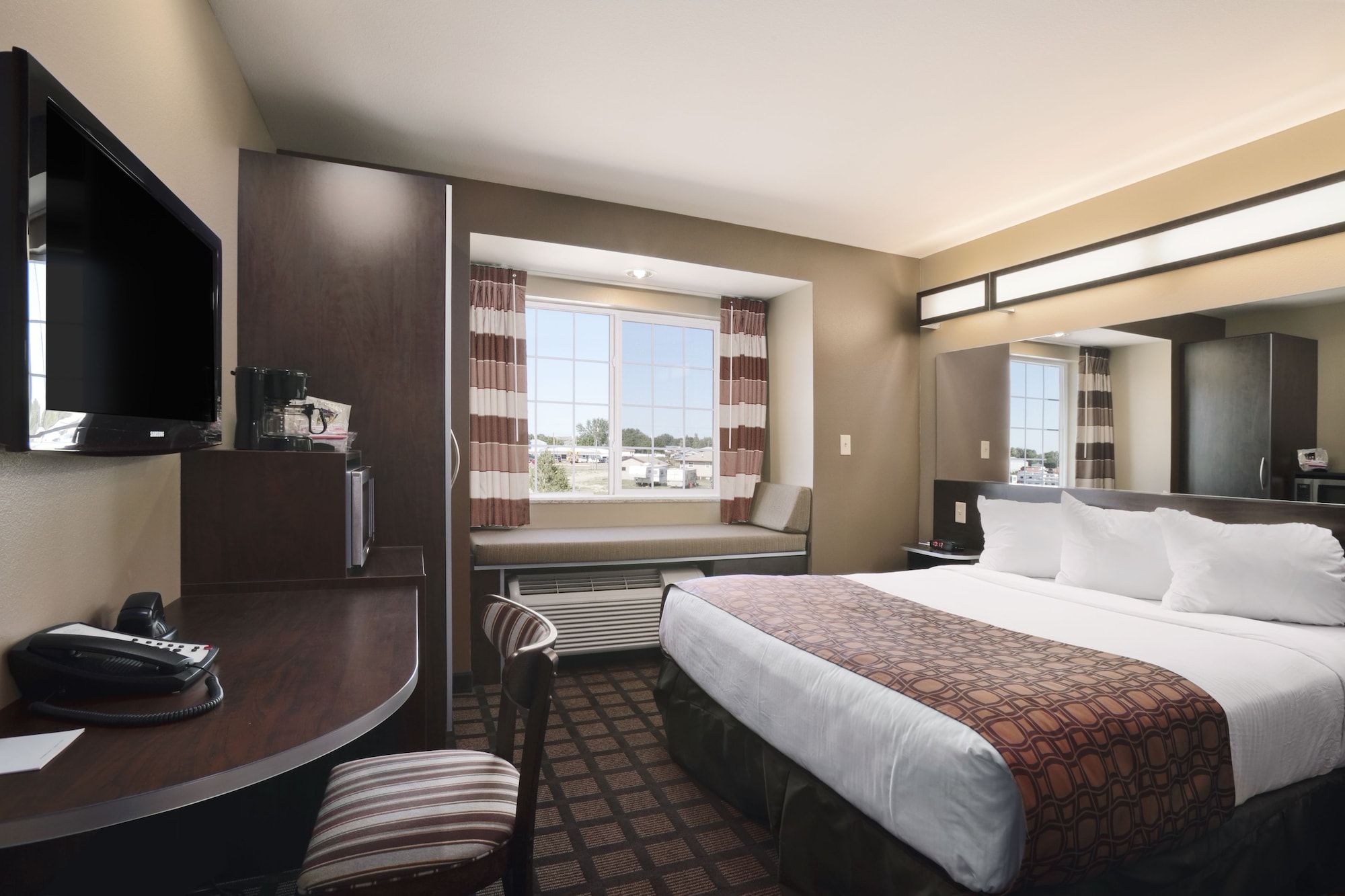 غرفة قياسية بسرير كوين، Microtel Inn Suites By Wyndham Sidney 3/4