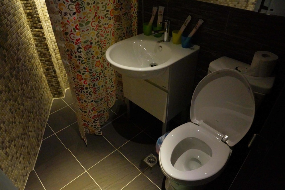 Colormix Hotel Hostel 45/47