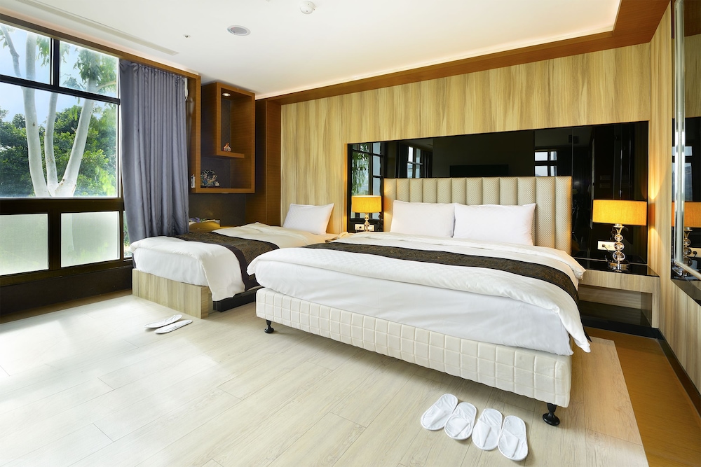 Jinsha Lake Side Hotel 8/49