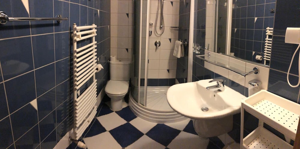Hotel Bella 68/71