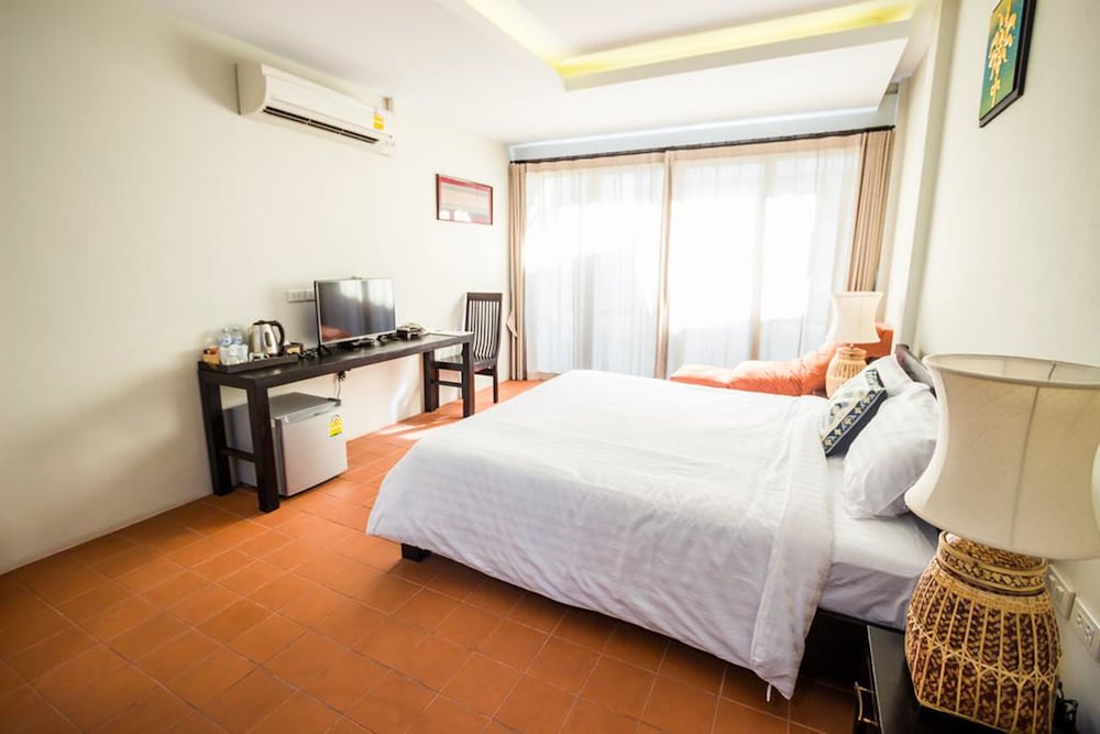 Jamadevi Hotel 12/91