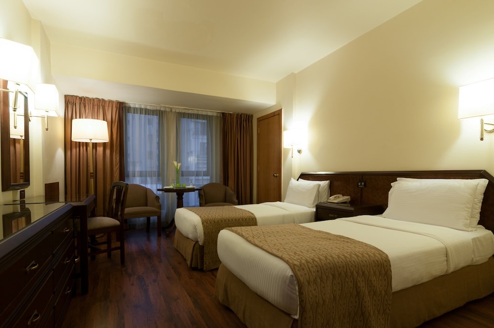 DELUXE, DOUBLE OR TWIN BED