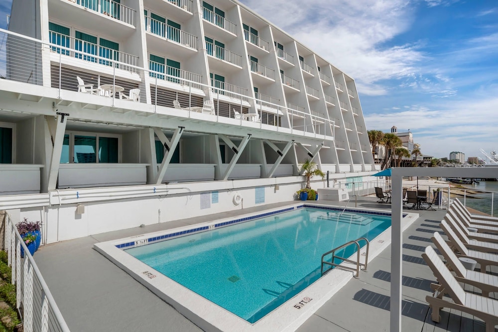 Inn on Destin Harbor, an Ascend Collection Hotel 7/59