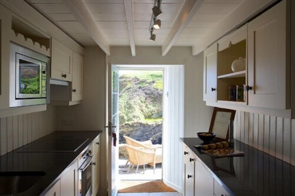 The Lugger Hotel 46/70