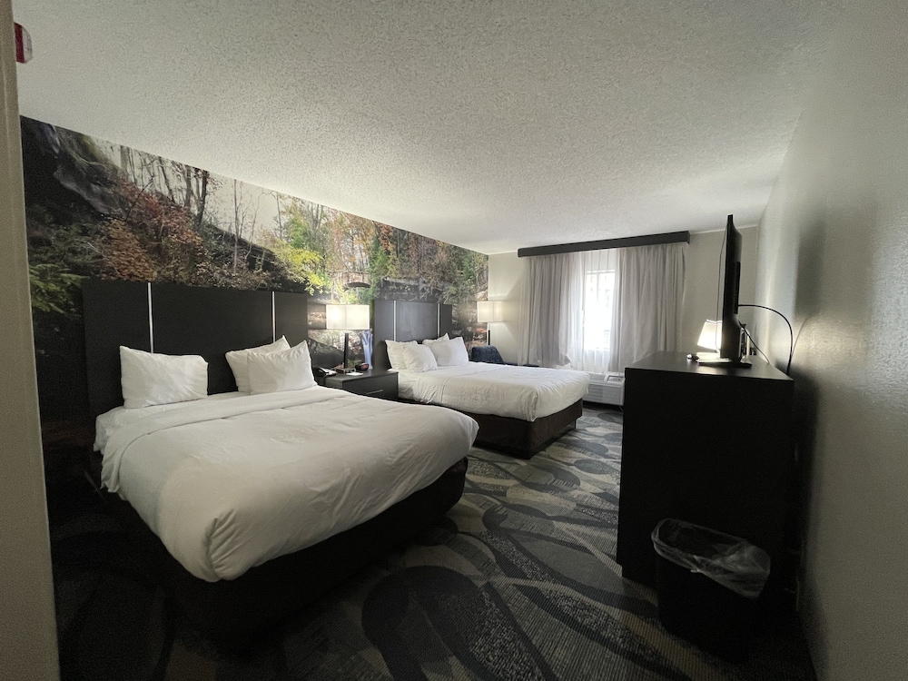 Clarion Pointe Fairborn near Wright Patterson AFB 4/25