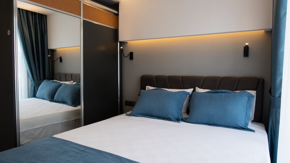 Opera Suites 8/50