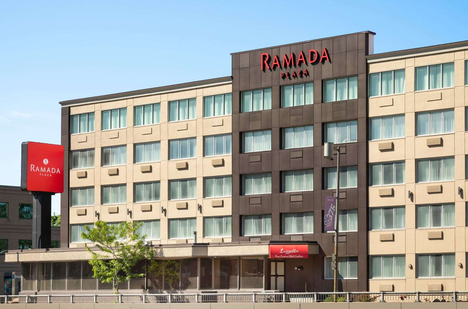 Ramada Plaza By Wyndham Montreal 2/60