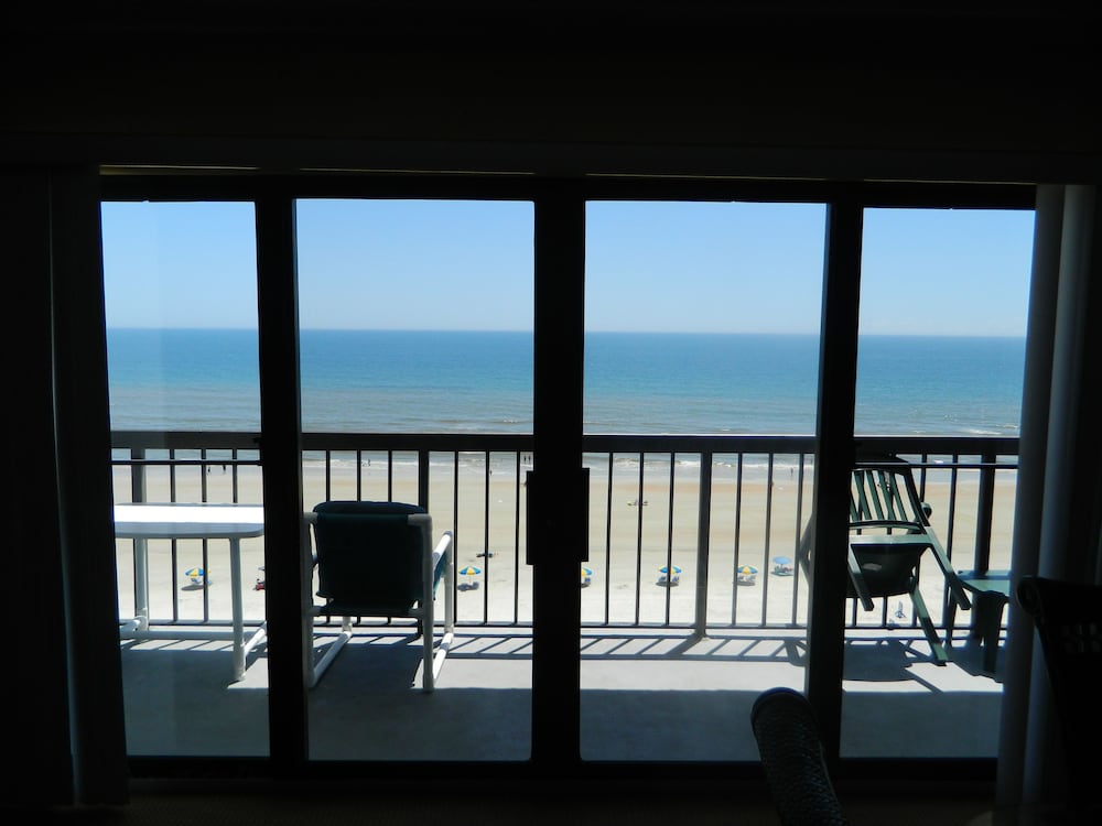 Tropical Winds Resort 23/50
