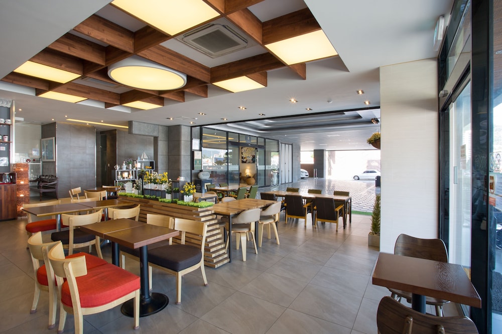 Tongyeong Anchovy Tourist Hotel 29/36